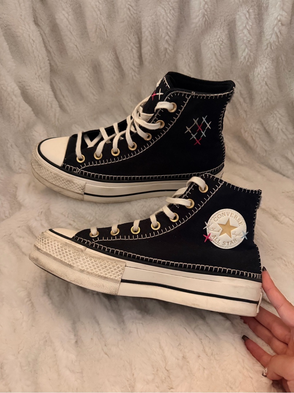 Converse Chuck Taylor All Star Lift Platform Hi Black Daisy Stitch A08731C - Picture 2 of 5